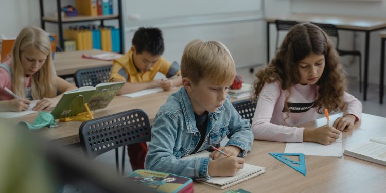 İsveç’te İlköğretim Eğitimi Grundskola F-9